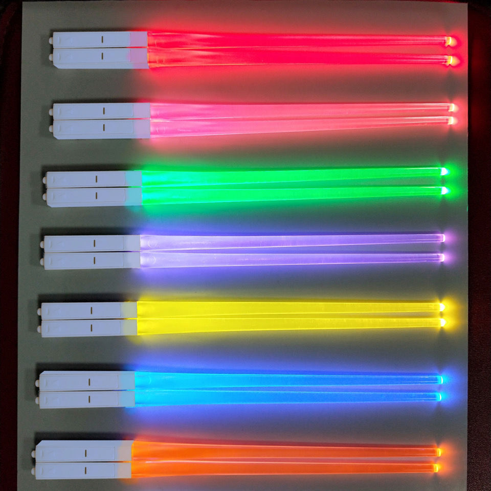 [Ventas directas de la fábrica] LED luminoso palillos grado alimenticio multi-color sable de luz concierto animar apoyos regalos