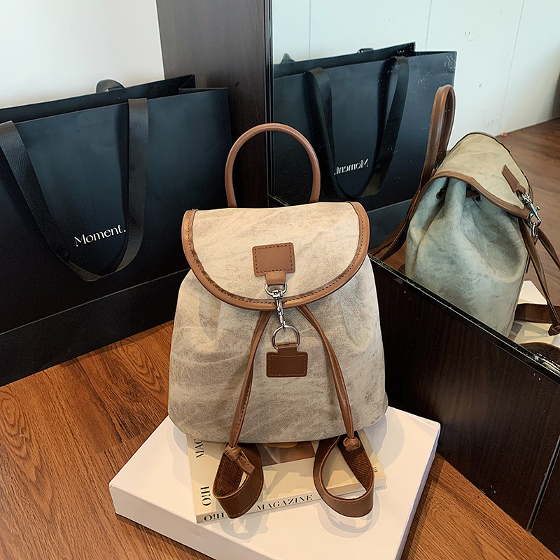 Mochila coreana retro ocio de estilo extranjero para mujeres 2025 otoño moda ligera ocio viaje mochila pequeña