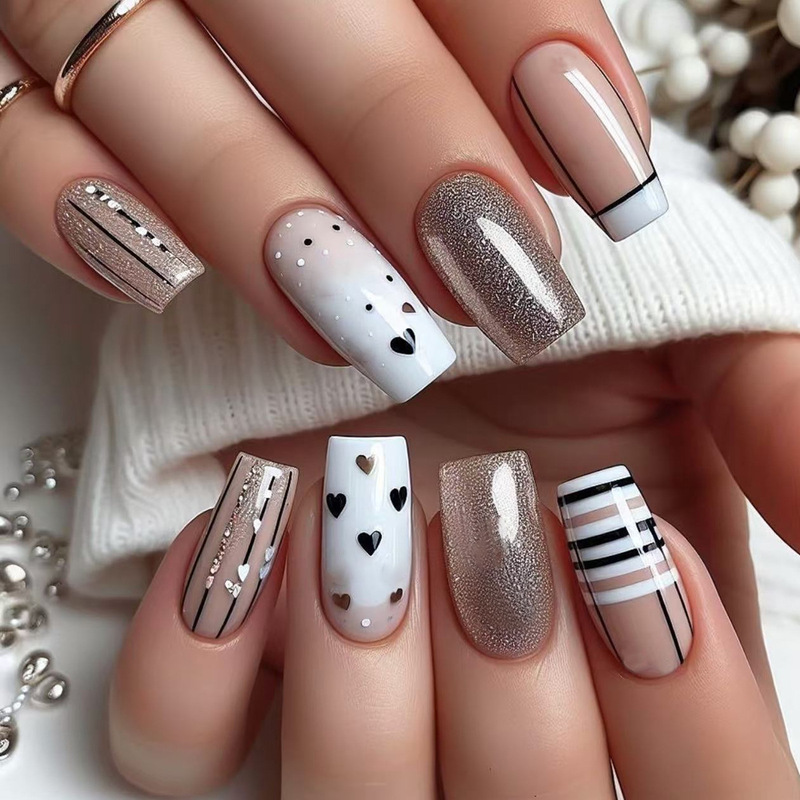 24 Chinese Valentine's Day White Gradient Black Love Line Design Shiny Cat's Eyes Wearing Manicure