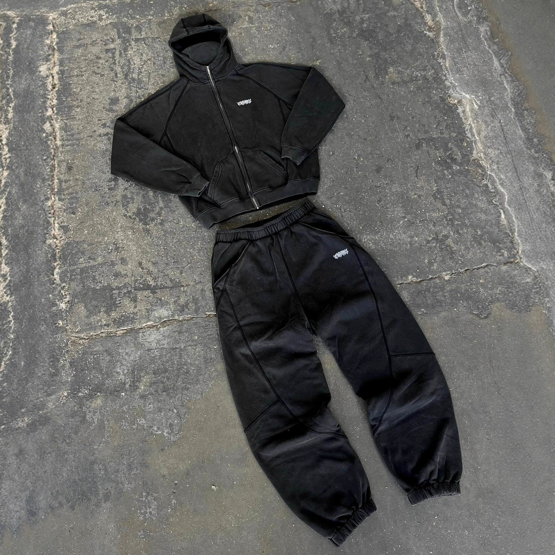 Upinflames Bullrep Up trainingspak met geïntegreerd gezichtsmasker, hoodie en joggingbroek sportset_voghion.com