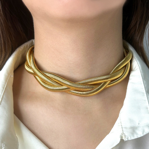 Personalized retro neck short choker necklace Japanese and Korean simple female stainless steel weak elastic clavicle chain European and American accessories