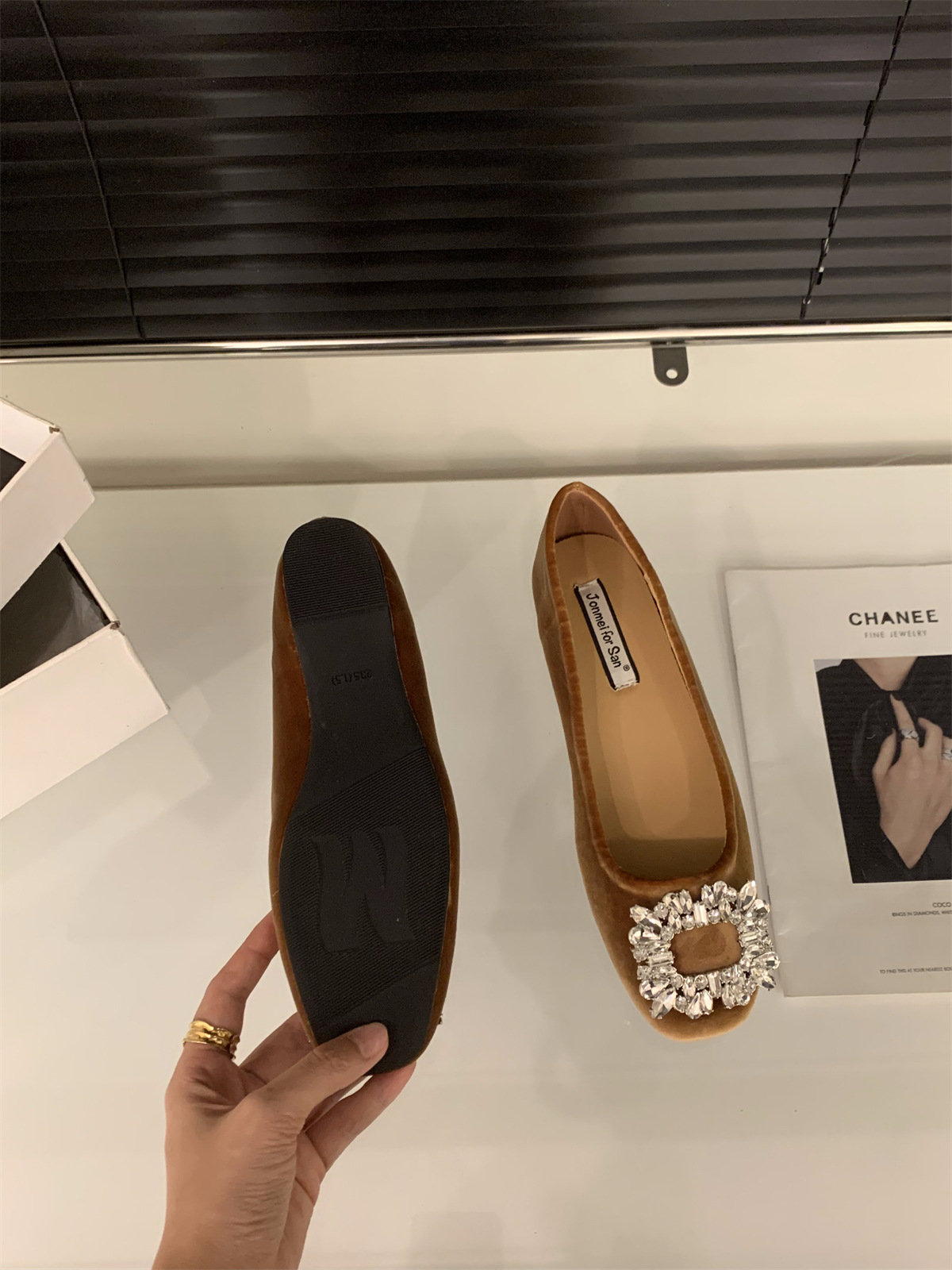 Aumentar la altura interior de suede de diamante zapatos franceses zapatos de mujer 2025 nuevos zapatos de primavera y otoño zapatos de noche zapatos de viaje negro