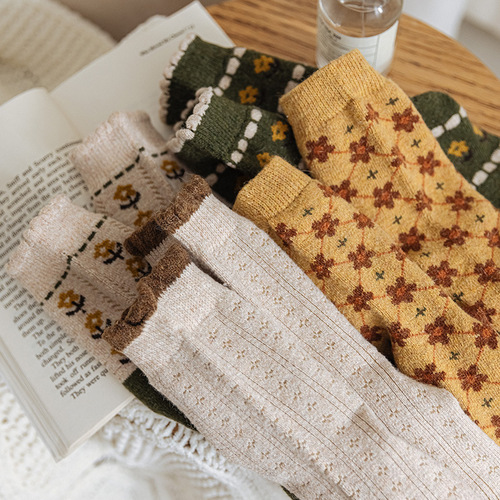 Wool socks women's mid-calf socks autumn and winter ins trendy Japanese internet celebrity green thickened warm long tube flower socks