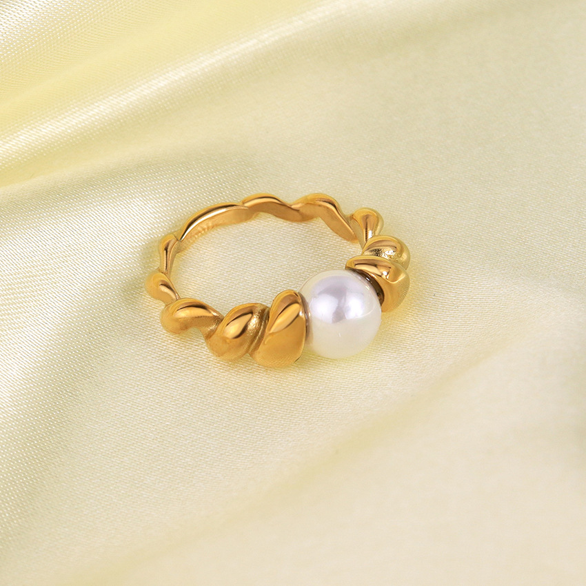 15g Weight 18K Gold Plated Plating Material Simple Style Commute Round Stainless Steel 18k Gold Plated Rings In Bulk