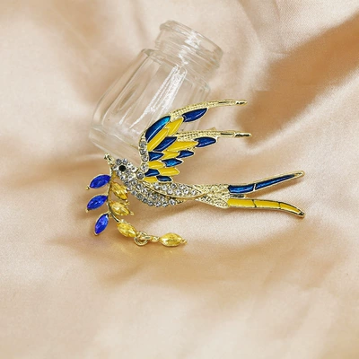 Yaxa sancaqları brooch, a high-end and luxurious
