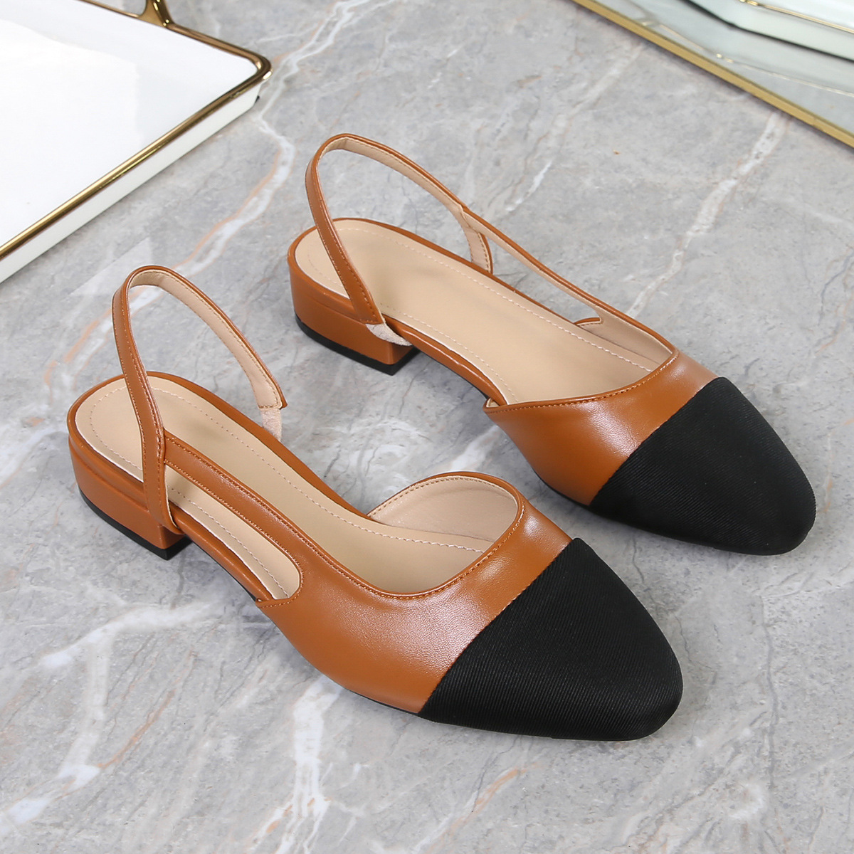 El Comercio exterior transfronterizo más el tamaño de las mujeres de los zapatos de tacón bajo de nuevo vacío cerrado toe sandalias de las mujeres planas de tacón alto del bloque del color del talón zapatos de una sola capa Mediados de zapatos de tacón