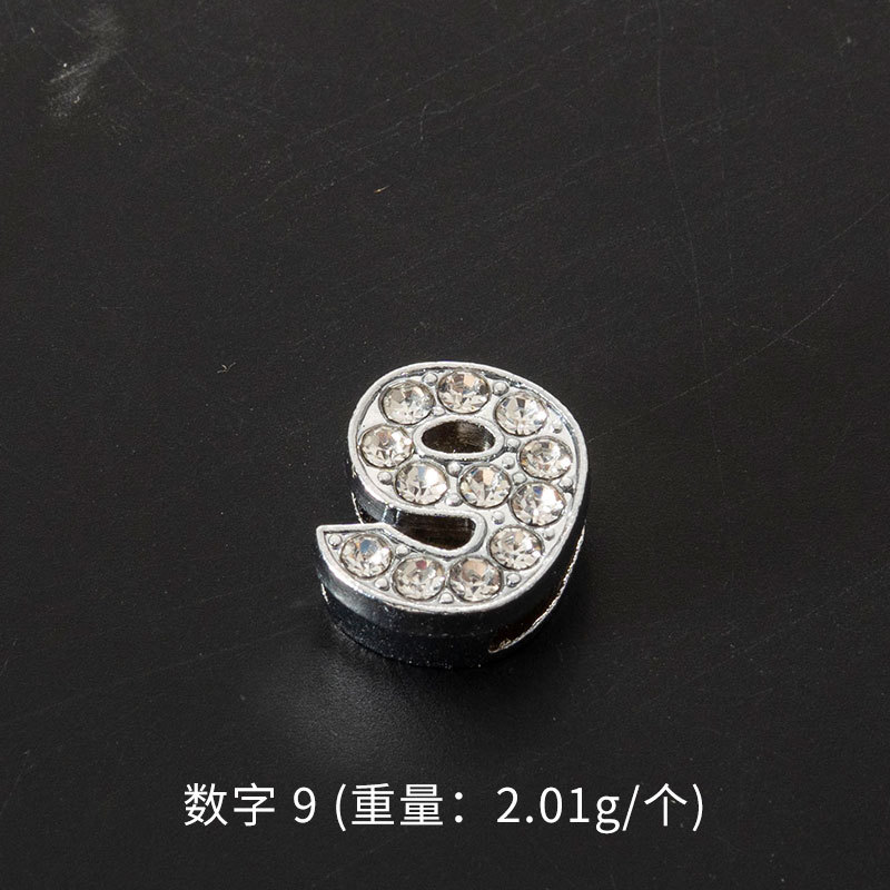 英語のアルファベットの数字の合金のネックレスのペンダントはダイヤモンドのブレスレットのペンダントのアイデアのアクセサリーの手作りのDIY材料を入れます。