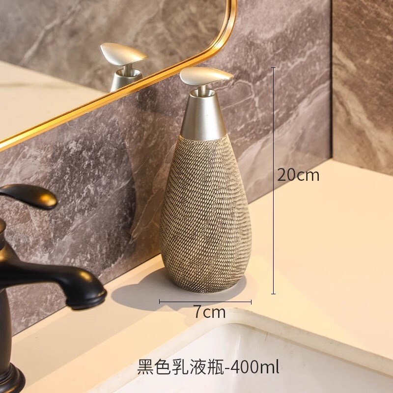 レトロ創意浴室入浴露瓶分注瓶乳液は日本式トイレ陶磁器手洗い液瓶を押します。|undefined