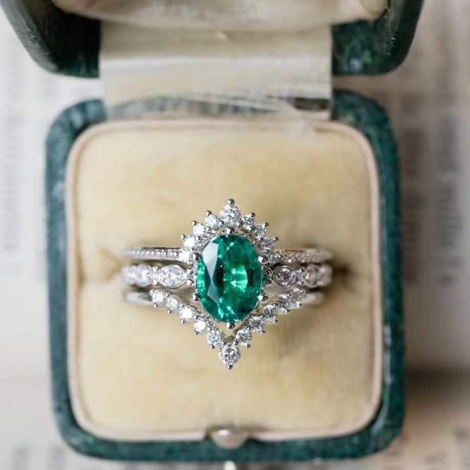 Anillo ajustable de mujer chapado en oro con diamantes de imitación y esmeraldas, de estilo europeo y americano._voghion.com