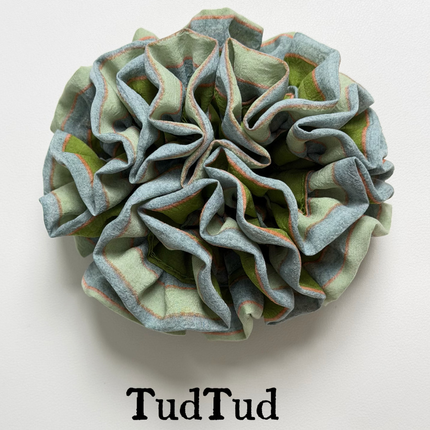 TudTud French handmade scrunchie! French vintage style gentle hair accessory with floral hydrangea embroidery