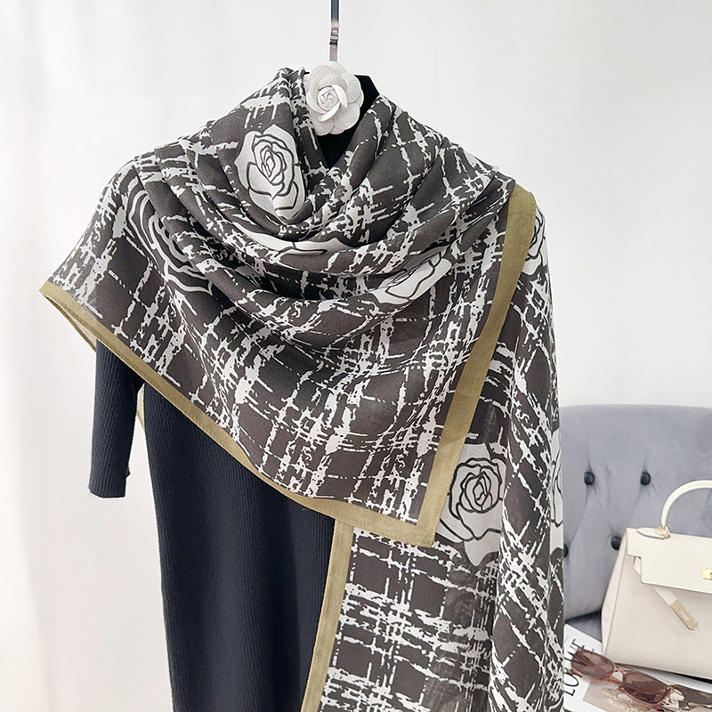 Otoño y invierno algodón y lino exterior mujer sala de aire acondicionado cálida chal de moda japonesa y coreana alta sensación elegante bufandas de impresión de rosas