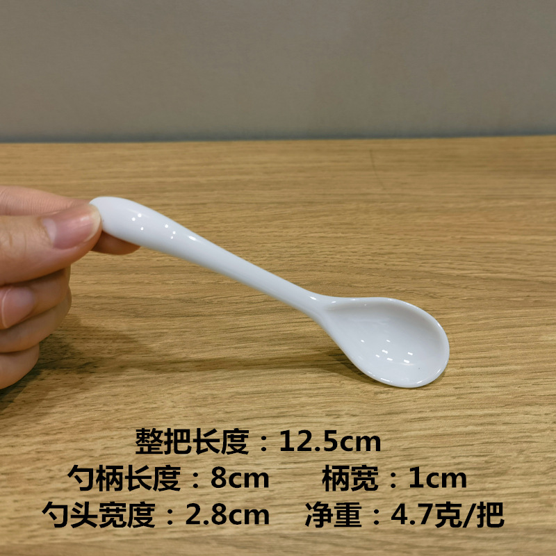 큰 흰색 숟가락