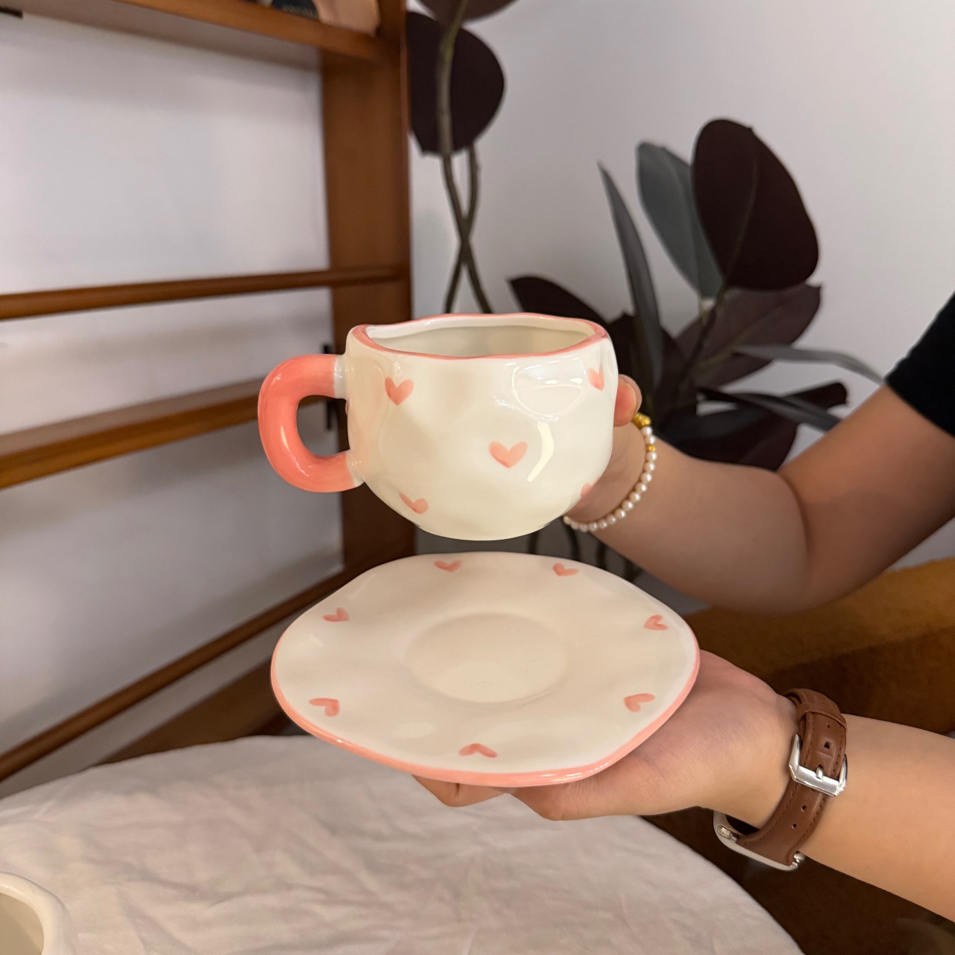 Tazas y platos de cerámica de flores retro de estilo coreano, tazas y platos de café irregular pellizcado a mano, tazas y platos de té de la tarde