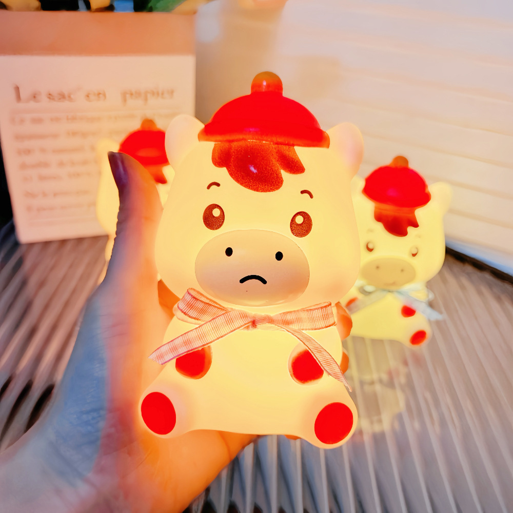 Juguetes luminosos de dibujos animados de Año Nuevo al por mayor, puestos de mercado nocturno, pequeños artículos, luz nocturna infantil, regalo de cumpleaños de Año Nuevo