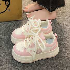 高颜值小众厚底小白鞋女2026秋冬季新款增高休闲百搭圆头面包板鞋