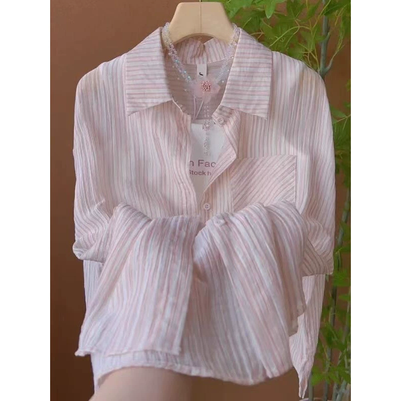 Женская рубашка с полосатыми лацканами и карманами, летняя новинка 2025 года, корейский стиль, повседневная универсальная рубашка с пуговицами, защита от солнца