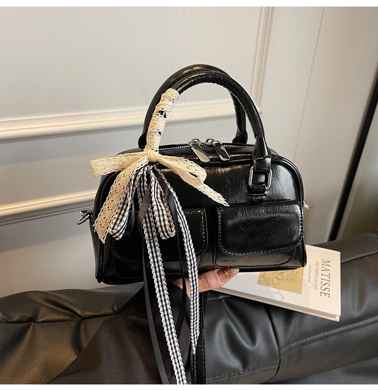 A trendy underarm bag for women in 2025, Korean version, Instagram Spring/Summer new fashion tote bag, versatile and large-capacity commuting bag undefined