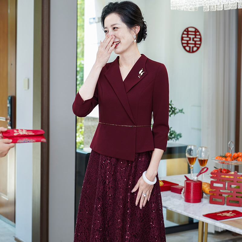 Mother-in-law's wedding dress 2026 autumn new style, purple-red, tummy-concealing, slimming, fashionable and elegant mother's outfit Mother-in-law's wedding dress 2026 autumn new style, purple-red, tummy-concealing, slimming, fashionable and elegant mother's outfit