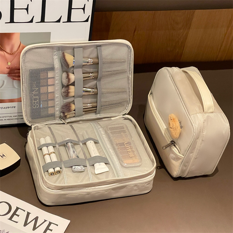 Nueva bolsa de maquillaje de gran capacidad multifuncional para salir bolsa de lavado portátil de alto valor facial bolsa de almacenamiento de maquillaje impermeable de tres capas
