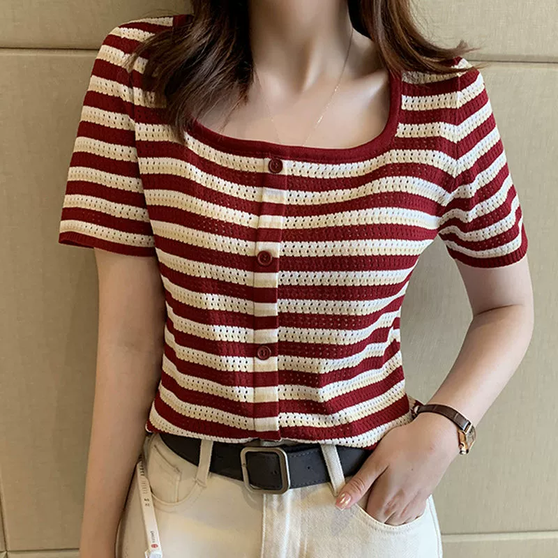 Простой полосатый пуловер в корейском стиле для немножко полных девушек, универсальный свободный утягивающий повседневный вязаный топ с короткими рукавами для женщин летом.