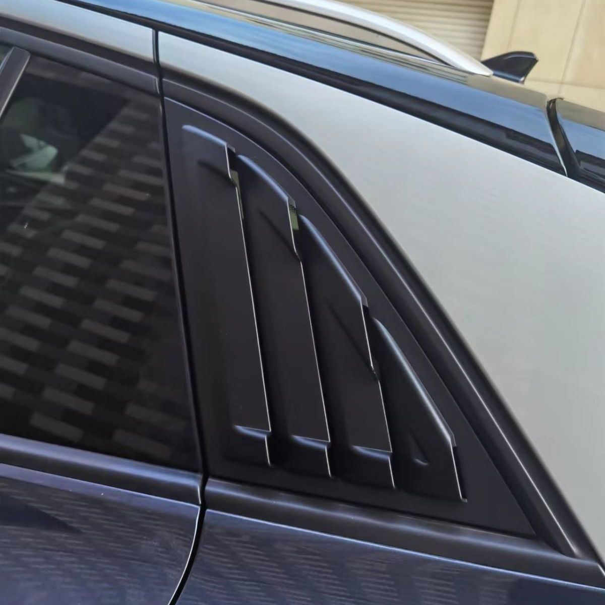 Volkswagen – Fixed wind wing CROZZ Spoiler - id4-louvers-gloss-black-volkswagen-id4-crozz