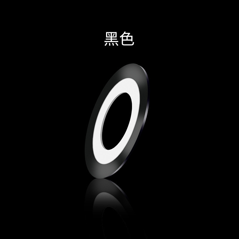 ネイルラメの爪にネイルラメの笑顔の線のレーザーの線を貼ってゴムの爪に30色の1mmのネイルアクセサリーを貼ります。|undefined
