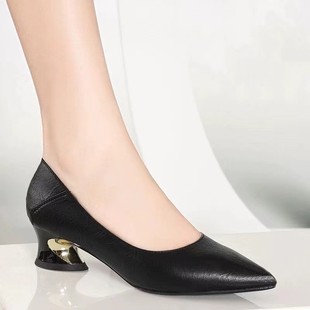 Women's soft leather shoes 2024 Autumn New pointed toe shallow mouth comfortable leather shoes all-match mid heel chunky heel single-layer shoes women's shoes