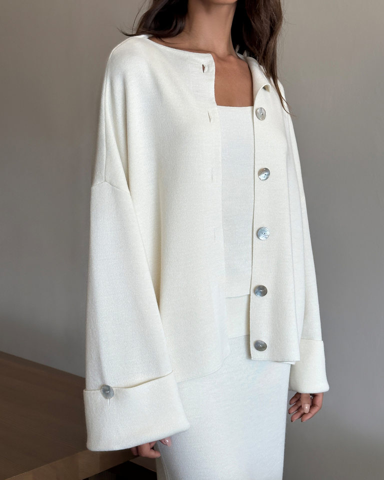 Set 3 món nữ gồm áo cardigan dệt kim dài tay, áo hai dây và chân váy dài — Bộ 3 chiếc màu hồng, Bộ 3 món màu nâu, Bộ 3 món mơ chi tiết 38