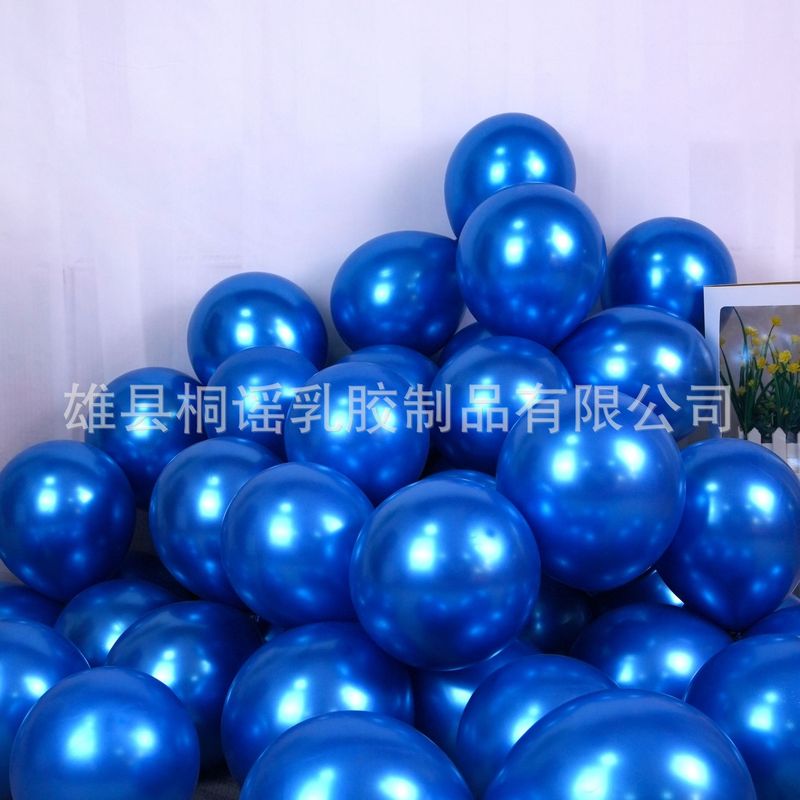 誕生日に風船を配置して結婚します。現場に風船を配置します。|undefined