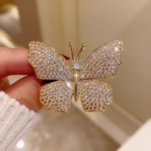 2024 Super Beautiful French Retro Full of Diamond Delicate Butterfly Brooch Corsage Elegant All-match Coat Pin
