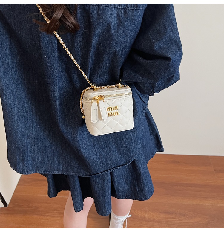 Little Bag Women 2025 Summer New Fashion diamond-shaped chain patent leather crossbody bag, versatile single-shoulder hand-carry bucket bag undefined
