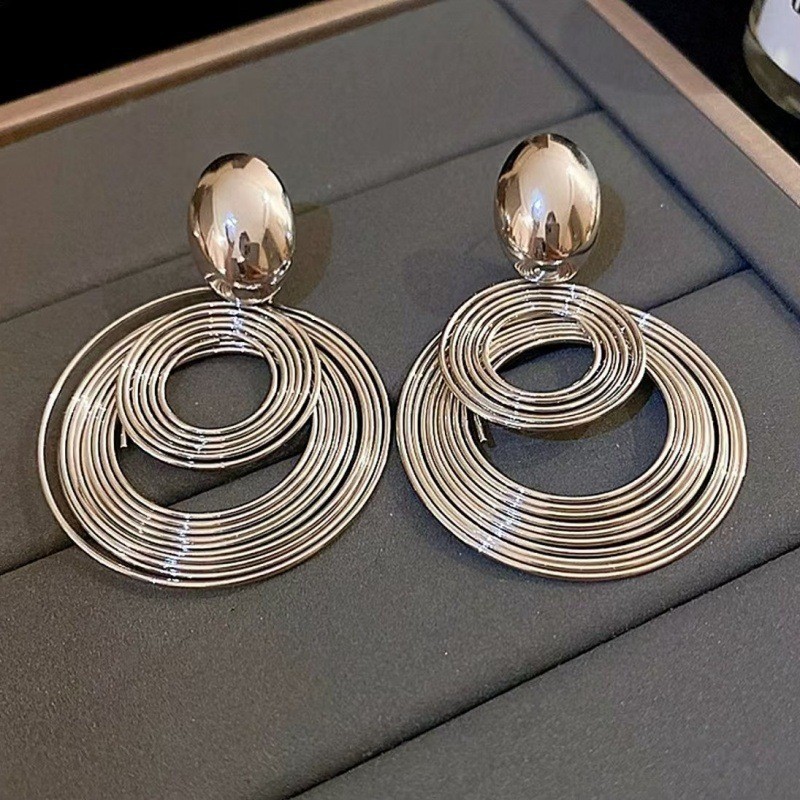 Small design fashionable sophisticated earrings