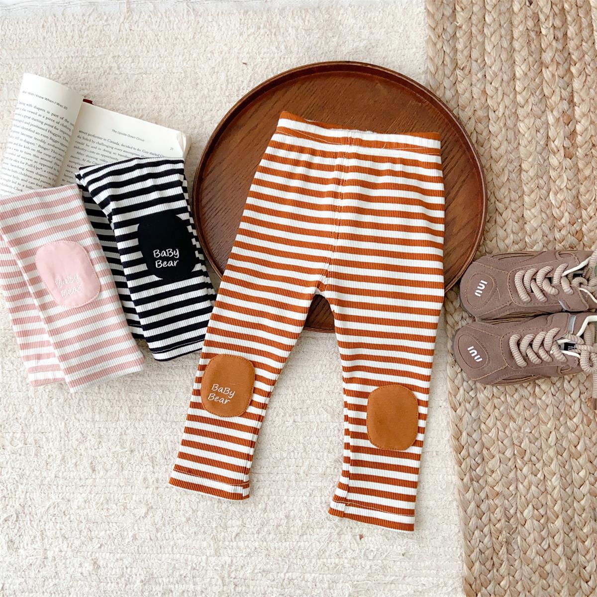 Ropa para niños coreanos de primavera 2025 estilo occidental traje de gatear para bebés solapa de bebé dibujos animados cachorro fuera traje de gatear triangular