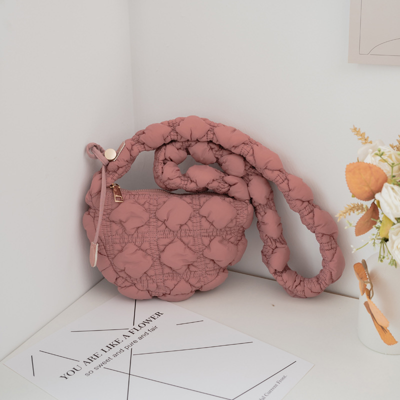 2024 nuevo bolso de las mujeres bolsa de nube plisada estilo coreano nicho todo partido bolsa de burbuja casual bolsa de masa de hombro bolsa de mensajero