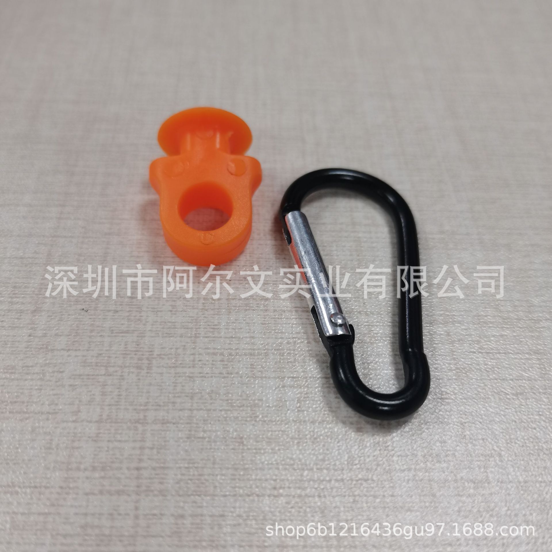 주황색 버섯 머리 + 카라비너