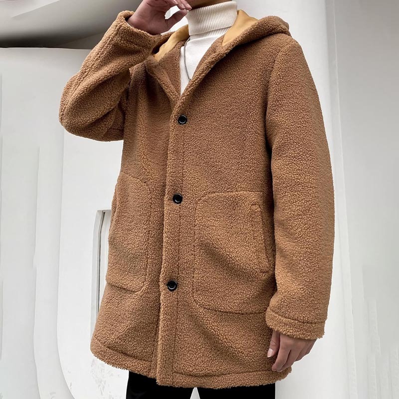 Giacca in pelliccia di agnello con bottoni tinta unita con cappuccio autunno inverno 2024 abbigliamento maschile alla moda e di tendenza_voghion.com
