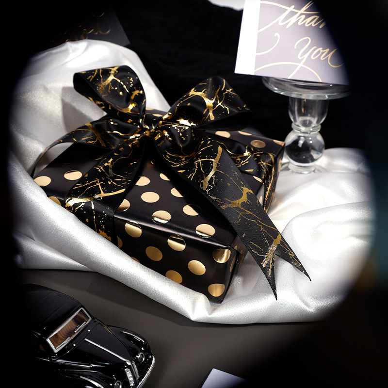 Amazon transfronterizo estampado negro papel de embalaje de regalo de gran tamaño punto de oro negro corona papel de embalaje de regalo de amor