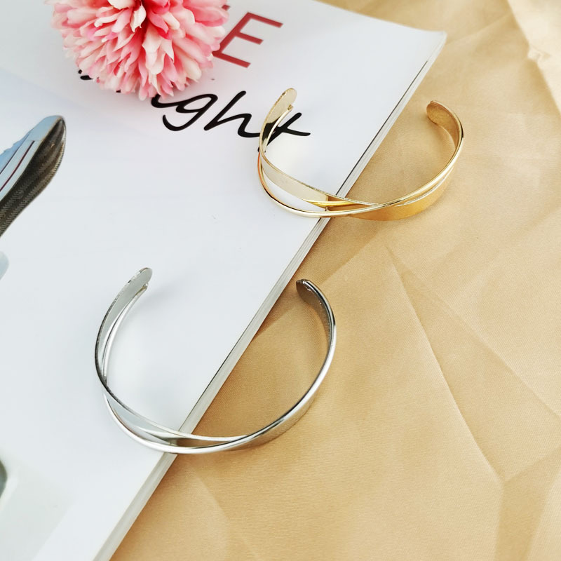 Daily Occasion Metal Material 1 Piece Simple Style Solid Color Metal Women's Bangle