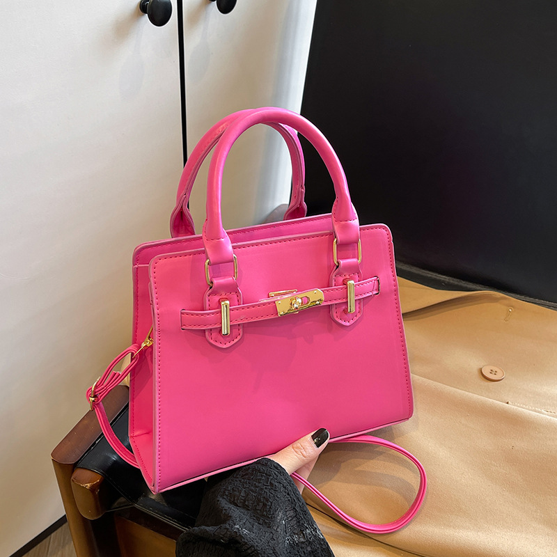 Bolso Kelly portátil retro simple para mujer 2025 primavera y verano nuevo bolso de hombro de moda bolso de mensajero de viaje de moda