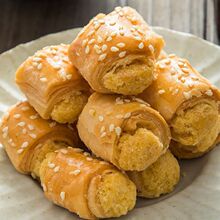 网红零食黄金一口酥肉松咸蛋黄鸡蛋酥休闲零食糕点点心厂一件批发