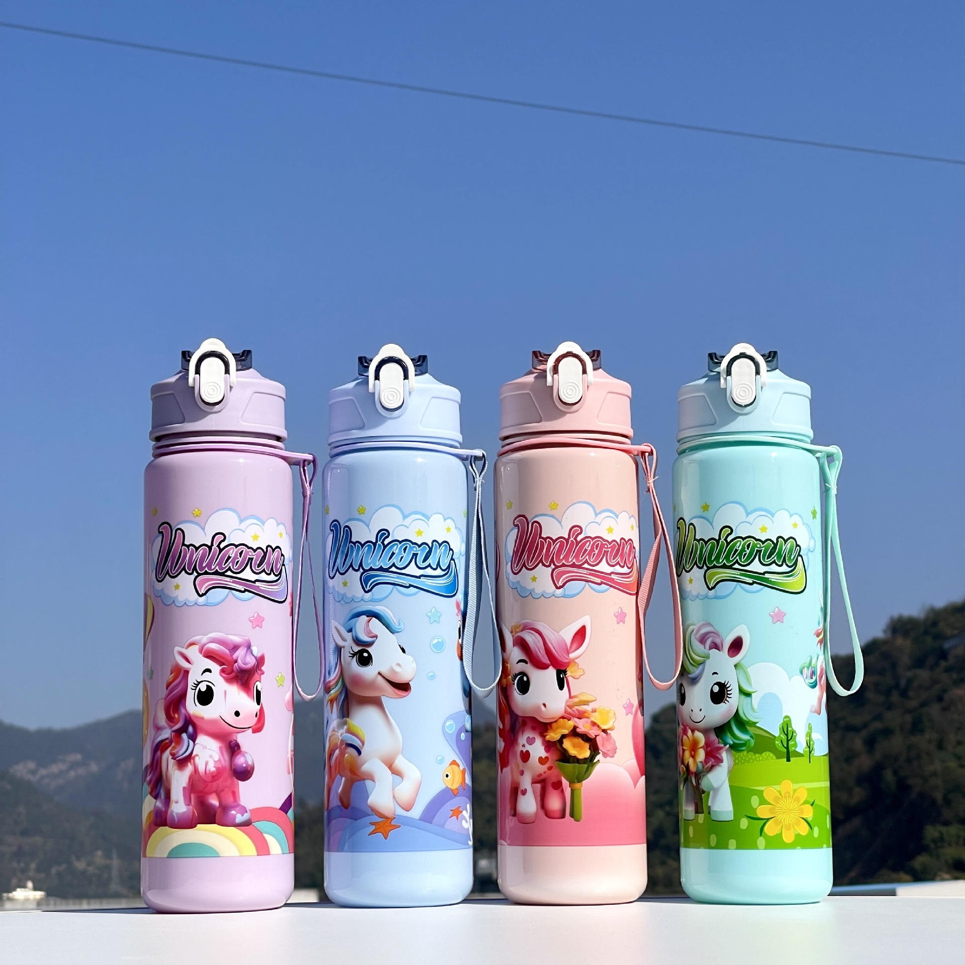 Niños y niñas de alto valor plástico nuevo verano doble bebida pajita conveniente jardín de infantes dibujos animados taza de mano transfronteriza