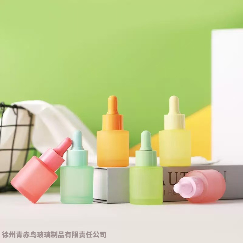 跨境源头厂家彩色马卡龙精油瓶批发滴管玻璃瓶精华护肤品工厂出口