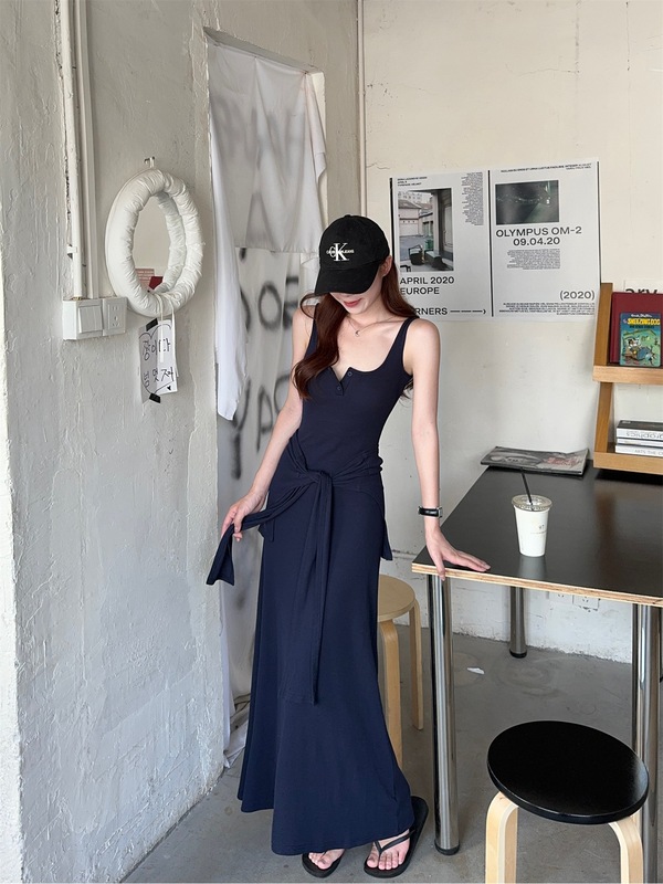 藏蓝色吊带裙小众带胸垫连衣裙女夏季气质收腰显瘦长裙辣妹包臀裙|undefined