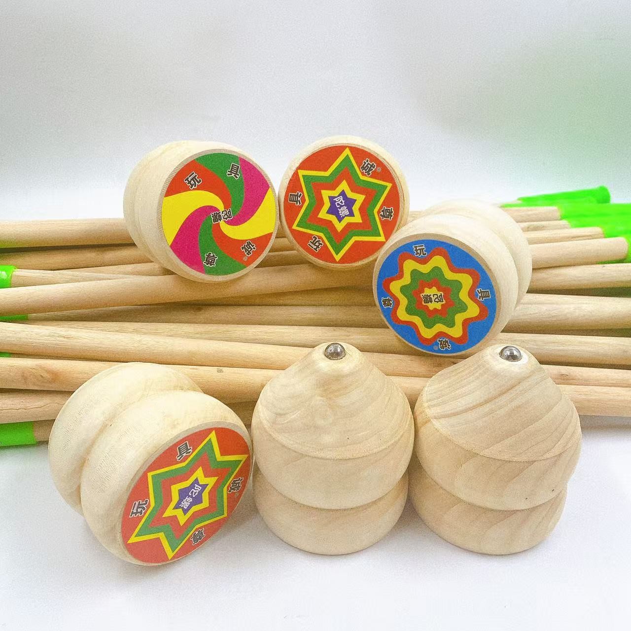 Giros de madera maciza adultos de mediana edad giros grandes enviar cuerda de whip giros de madera niños al por mayor juguetes nostálgicos al por mayor