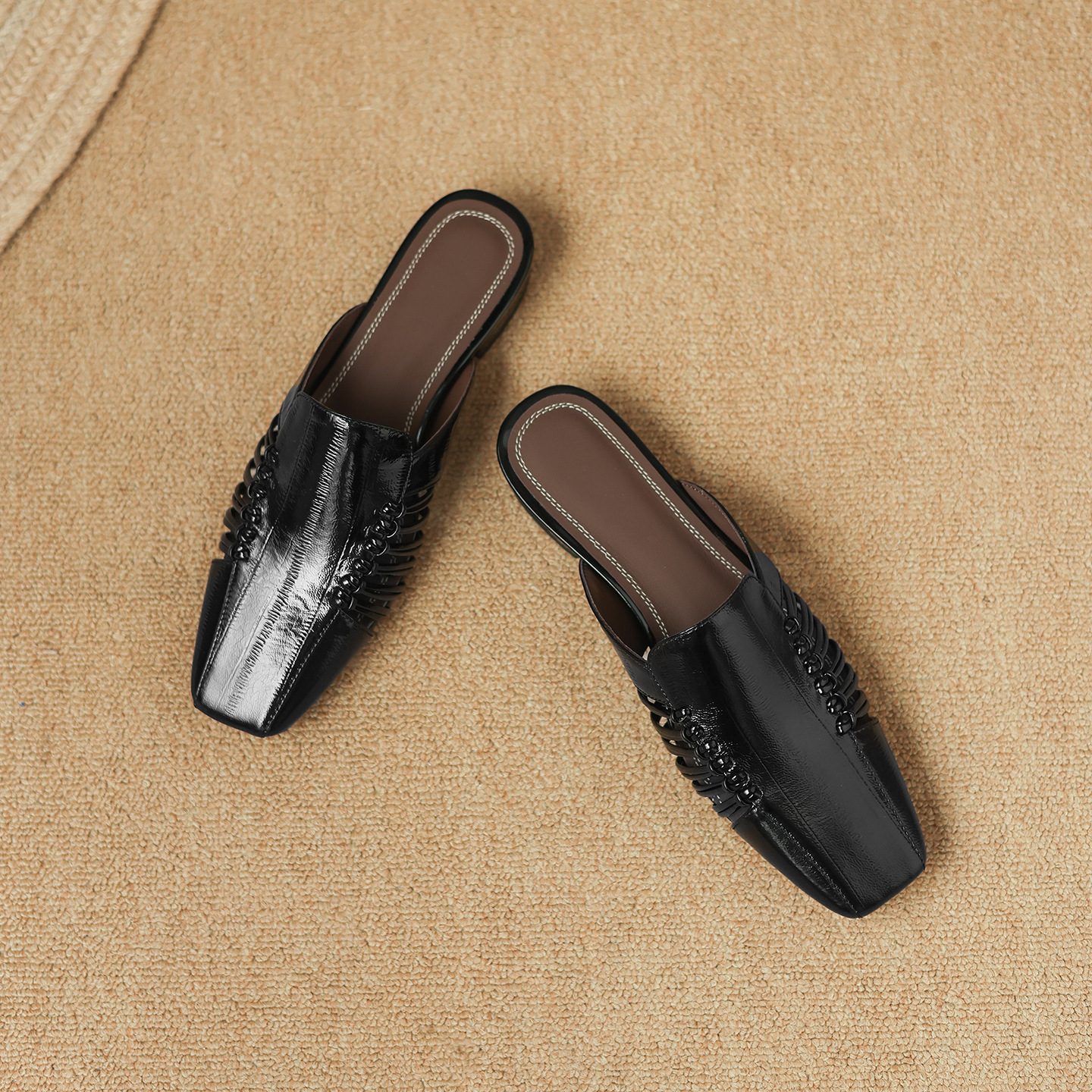 Dép sandal nữ quai chữ V bệt mũi tròn phong cách vintage — đen
