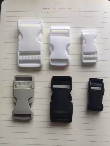 White Plastic Buckles in Stock, Available in Various Sizes for Backpacks, School Bags, Waist Bags, Webbing Adjustment Buckles, and Luggage Safety Buckles