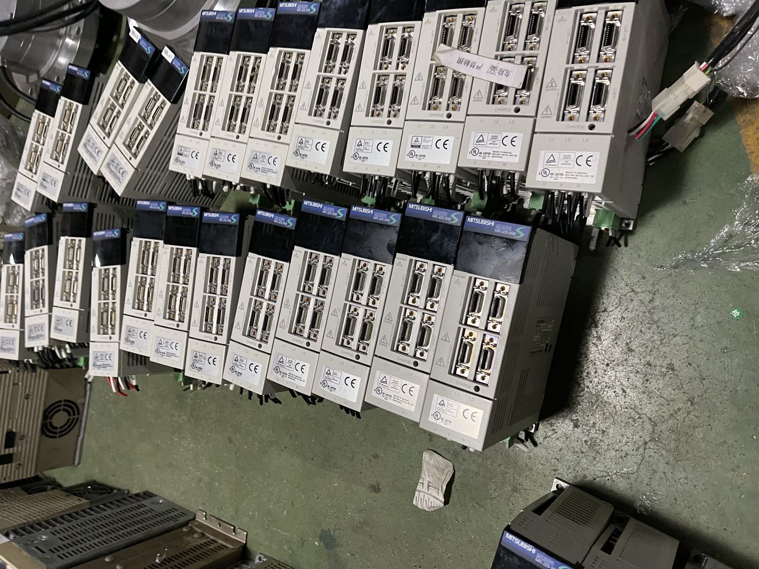 三菱驱动器MR-J2S-20B 三菱伺服驱动器