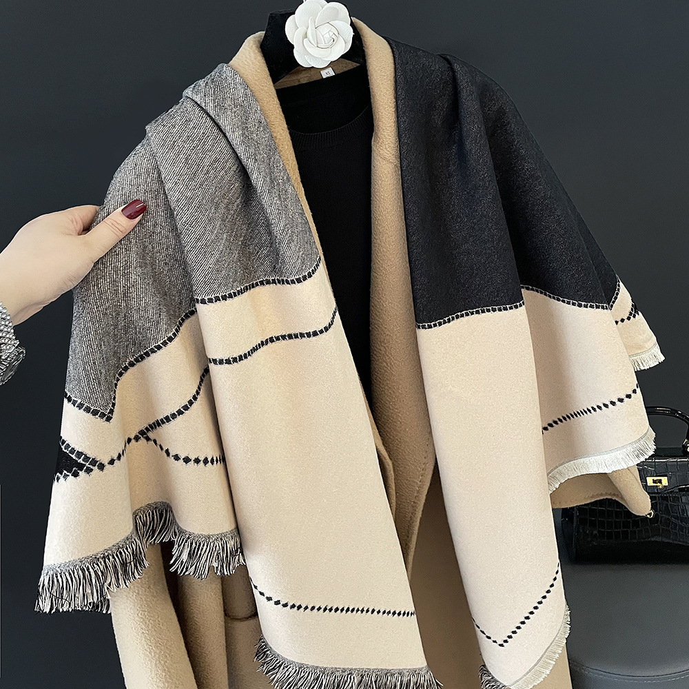Scarf pearl made of faux fur