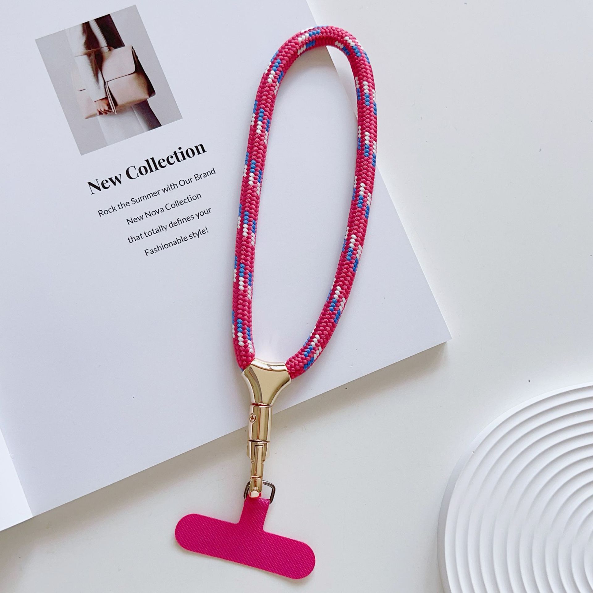 Cuerdas de muñeca ajustables de alta calidad con clips de hebilla pequeñas y frescas de poliéster corto para colgar teléfonos móviles simples y versátiles