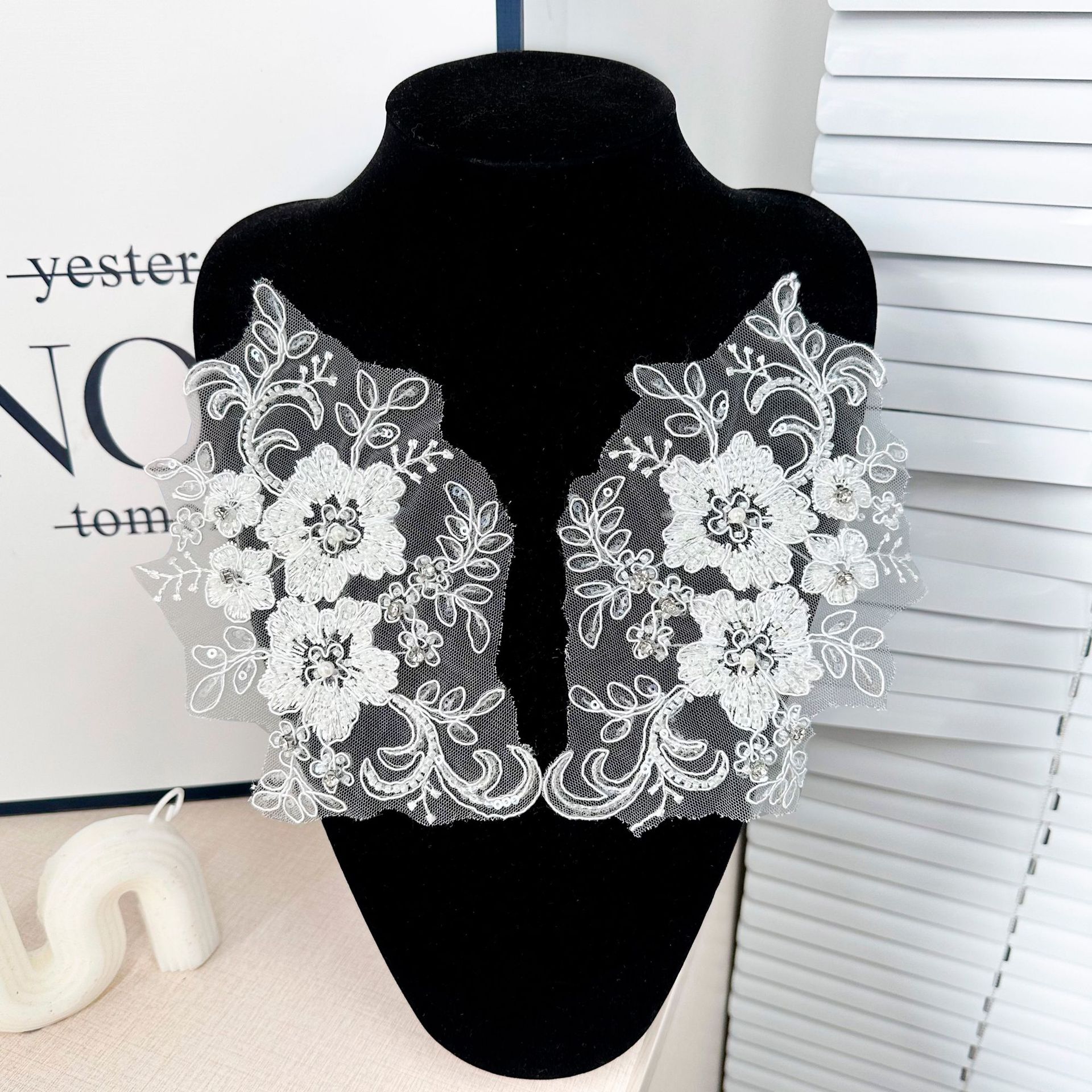 Mayorista encaje blanco estereoscópico pegatinas de ropa cheongsam vestido pegatinas parches accesorios de decoración image 3